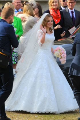 Geri HalliwellがPhillipa Lepleyのドレスを着て結婚