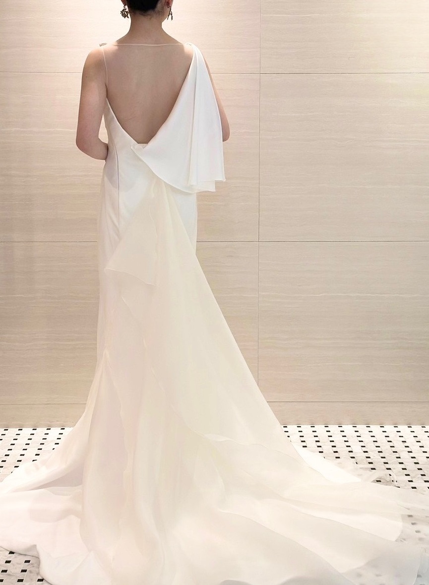 おすすめドレスのご紹介=美しいシルエットを叶えるesum(エスム