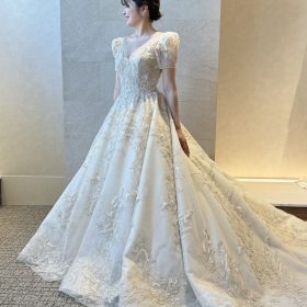 新作ウエディングドレスのご紹介=煌めくビーディングレースドレス”Sargent(サージェント)”=