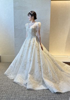 新作ウエディングドレスのご紹介=煌めくビーディングレースドレス”Sargent(サージェント)”=