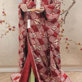 おすすめ色打掛のご紹介 =手絞り菱取向鶴刺繍=